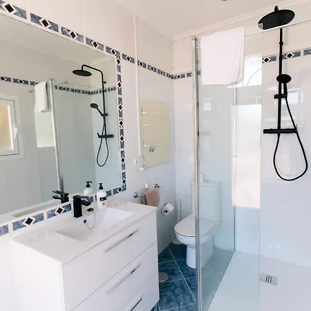 Reyets 4 Bed 3 Bath Private Pool Villa *