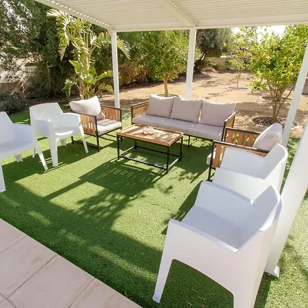 Reyets 4 Bed 3 Bath Private Pool *