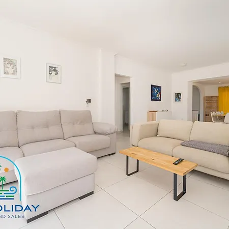 Reyets 4 Bed 3 Bath Private Pool