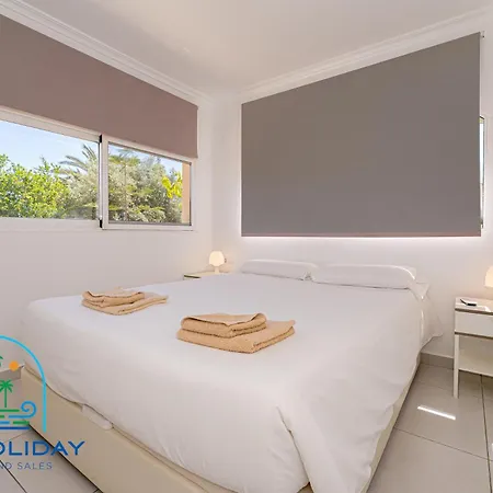 Reyets 4 Bed 3 Bath Private Pool *