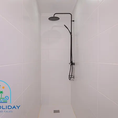 Reyets 4 Bed 3 Bath Private Pool *