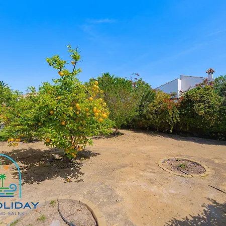 Reyets 4 Bed 3 Bath Private Pool *