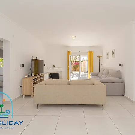 Reyets 4 Bed 3 Bath Private Pool