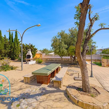 Villa Reyets 4 Bed 3 Bath Private Pool *