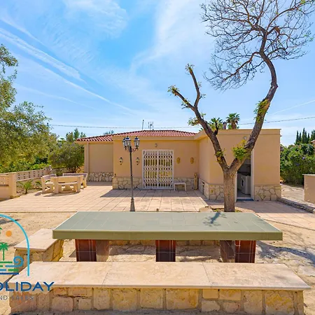 Reyets 4 Bed 3 Bath Private Pool *