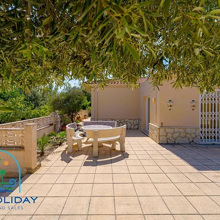Villa Reyets 4 Bed 3 Bath Private Pool