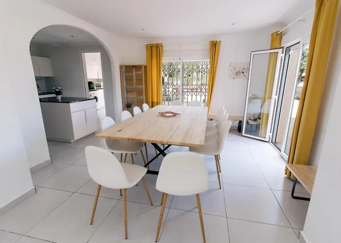 Villa Reyets 4 Bed 3 Bath Private Pool *