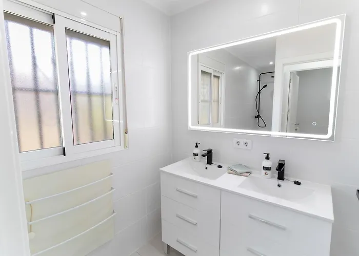 Reyets 4 Bed 3 Bath Private Pool