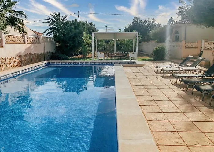 Villa Reyets 4 Bed 3 Bath Private Pool