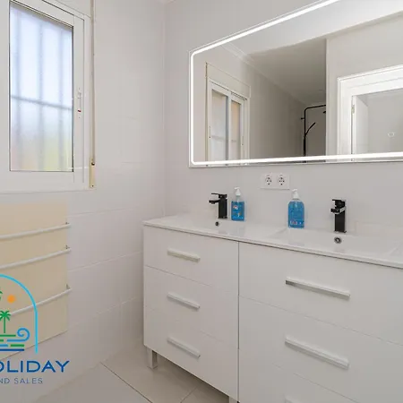 Reyets 4 Bed 3 Bath Private Pool