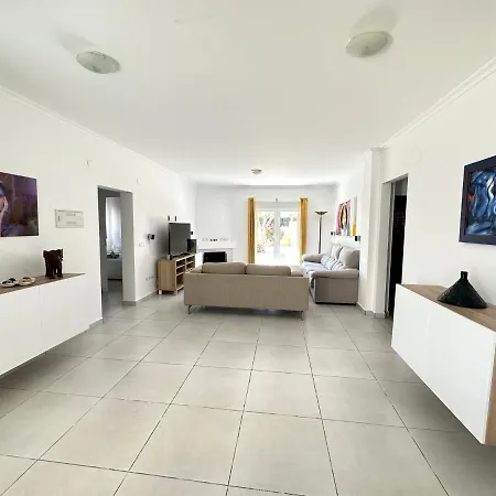 Reyets 4 Bed 3 Bath Private Pool *