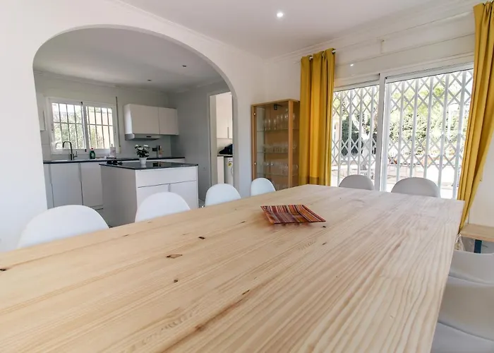 Villa Reyets 4 Bed 3 Bath Private Pool