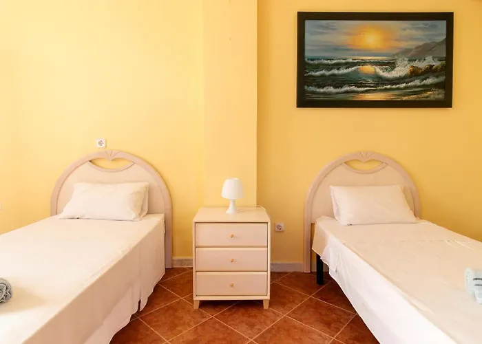 Villa Reyets 4 Bed 3 Bath Private Pool *