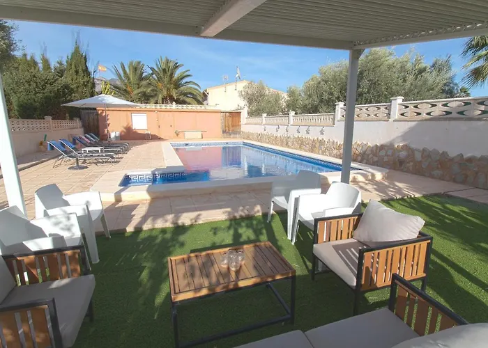 Reyets 4 Bed 3 Bath Private Pool Villa *