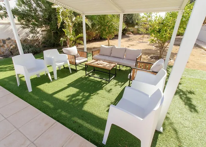 Reyets 4 Bed 3 Bath Private Pool *