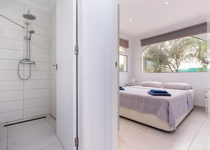 Reyets 4 Bed 3 Bath Private Pool Villa